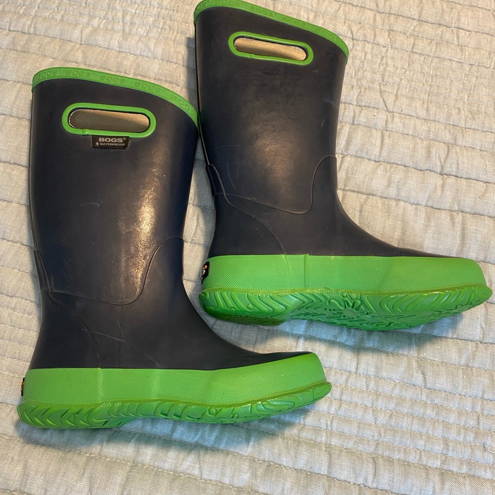 Bogs rubber rain boot, navy and green, size 1